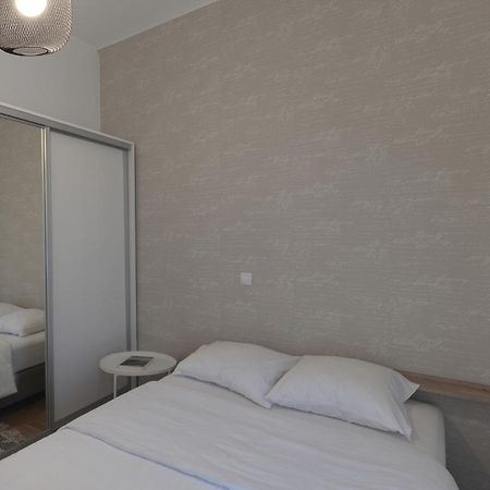 Beautiful Athenian Apartment Next To The Center Exterior photo