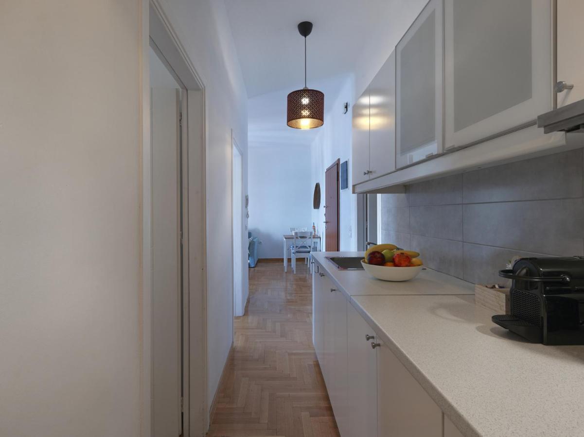 Beautiful Athenian Apartment Next To The Center Exterior photo